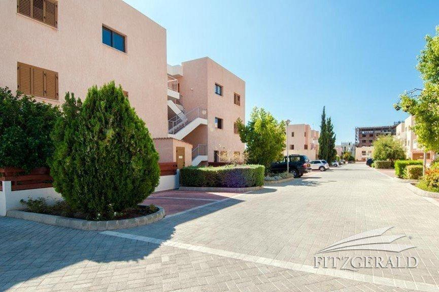 1 Bedroom Garden Flat, Sleeps 4 Paphos Bagian luar foto