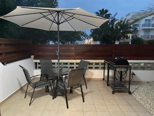 1 Bedroom Garden Flat, Sleeps 4 Paphos Bagian luar foto