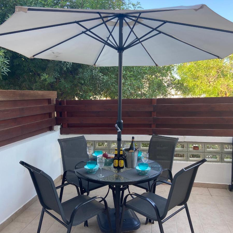 1 Bedroom Garden Flat, Sleeps 4 Paphos Bagian luar foto