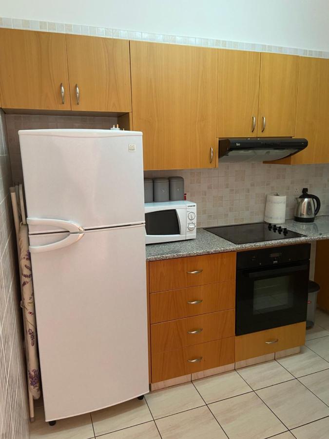 1 Bedroom Garden Flat, Sleeps 4 Paphos Bagian luar foto