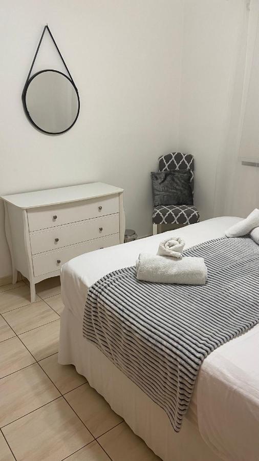 1 Bedroom Garden Flat, Sleeps 4 Paphos Bagian luar foto