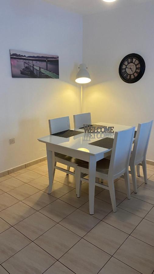 1 Bedroom Garden Flat, Sleeps 4 Paphos Bagian luar foto