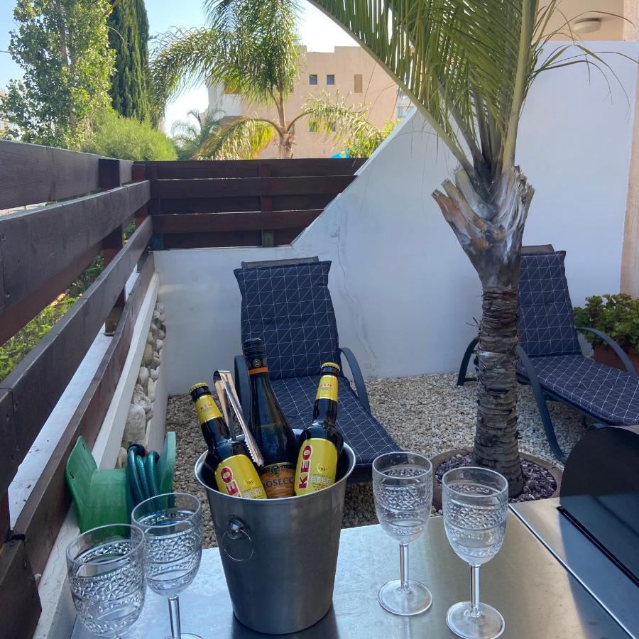 1 Bedroom Garden Flat, Sleeps 4 Paphos Bagian luar foto